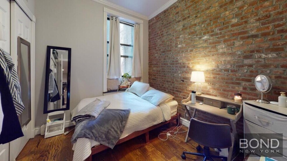 Building Photo - 450 W 50th St