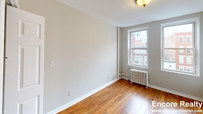 Building Photo - 224 Hanover St