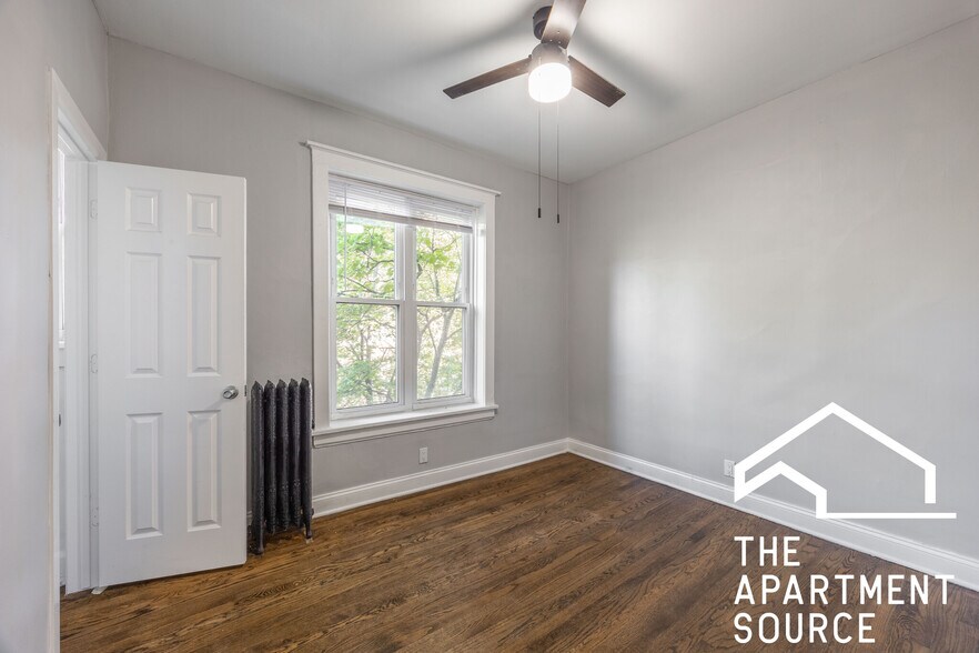 Building Photo - 6259 N Lakewood Ave