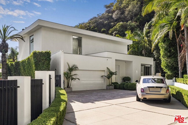 Building Photo - 1889 Rising Glen Rd