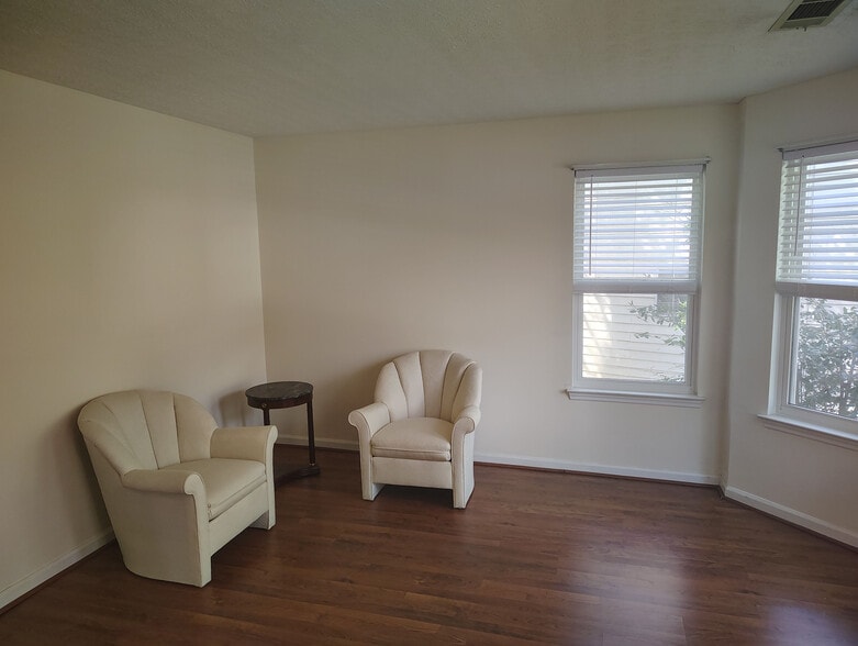Building Photo - Room in Single Family Home on Caloosa Cove SW