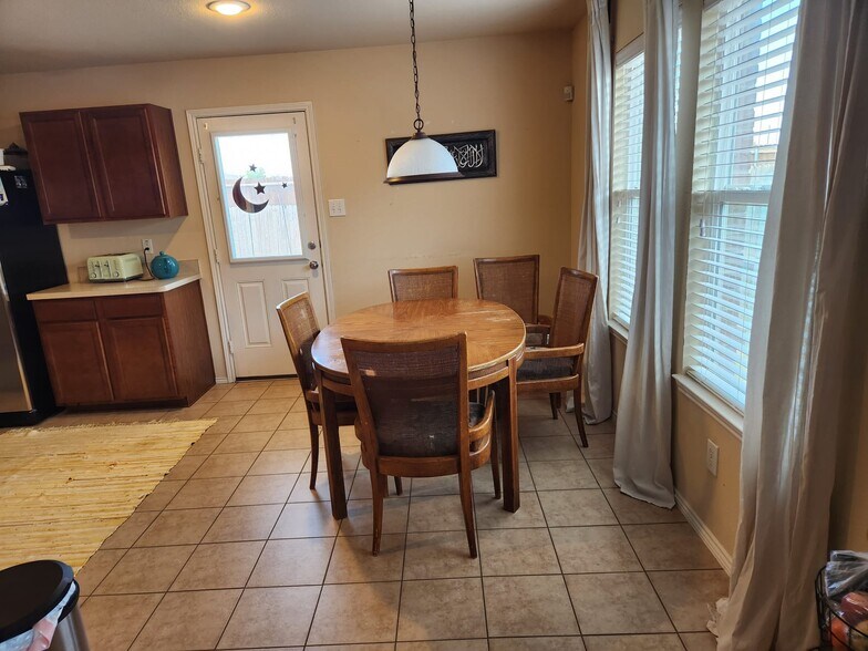 Building Photo - 5716 Talons Crest Cir