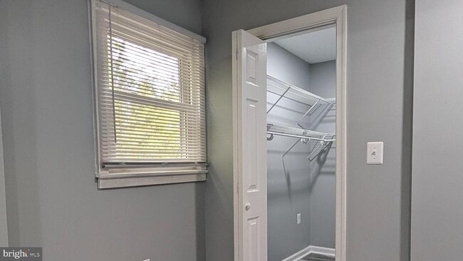 Building Photo - 922 Petinot Pl