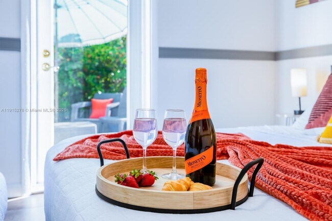 Building Photo - 312 N Luna Ct