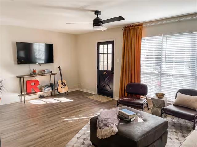 Building Photo - 253 E Stephenson St