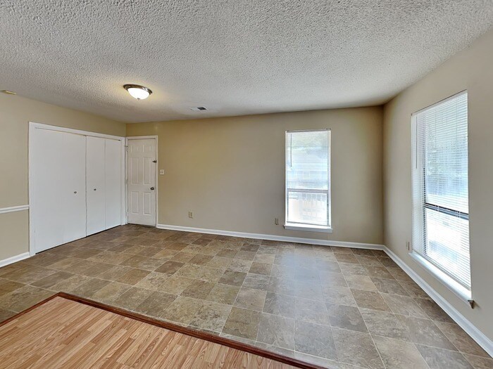 Building Photo - 9332 Winter Elm Ln