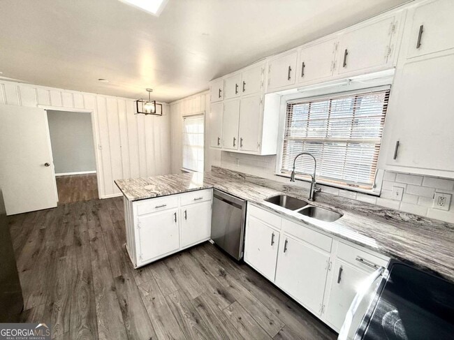 Building Photo - 2073 E Roxboro Rd NE