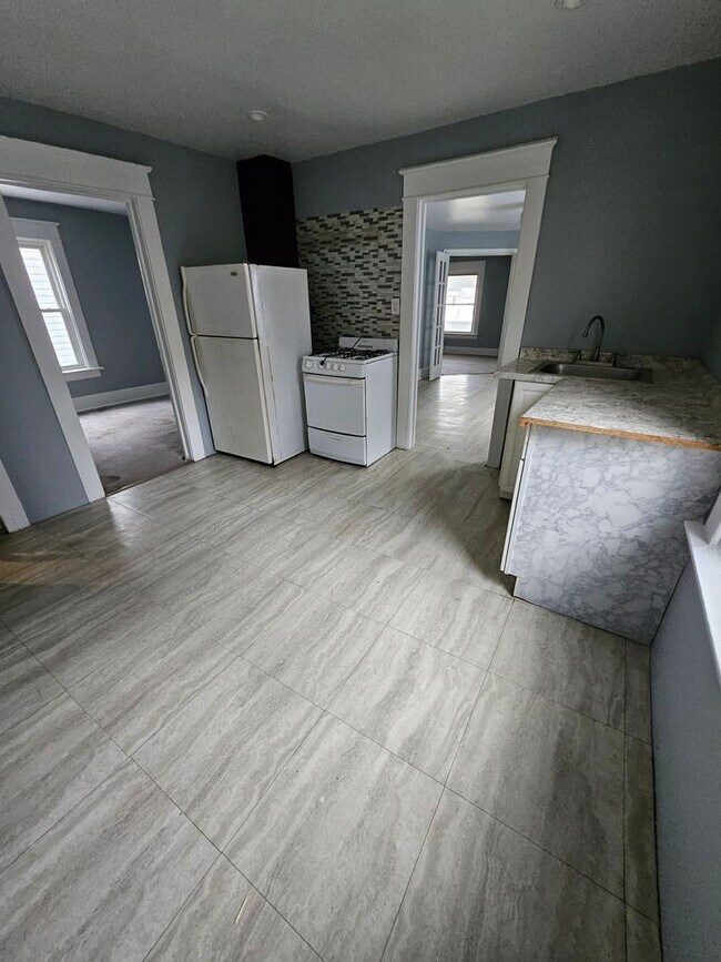 Building Photo - 1123 E 24th St