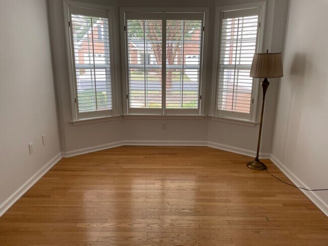 Building Photo - Greenville, 3BD/2.5 plus bonus, 1839SF