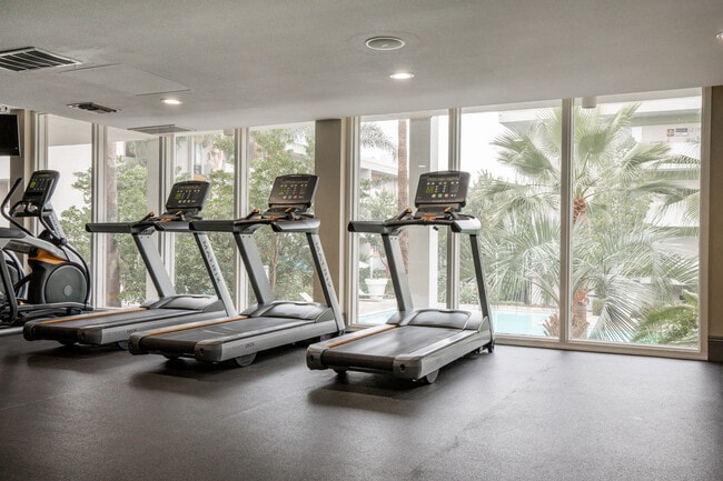 Building Photo - 3333 W 2nd St