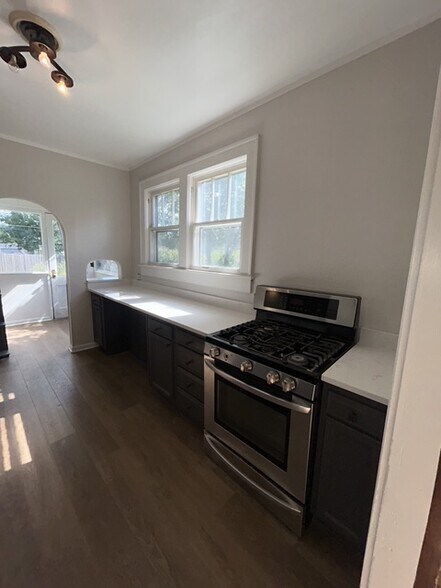 Building Photo - 811 N Dequincy St