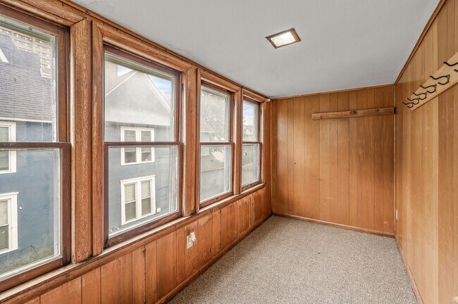 Building Photo - Cute 2BR 1 Bath Apartment Available 8/15