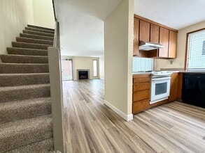 Building Photo - **$1000 DEPOSIT + FREE FIRST MONTH'S RENT** 3 Bed 1.5 Bath Townhouse In Garden Home~ A/C~ Wood Bu...