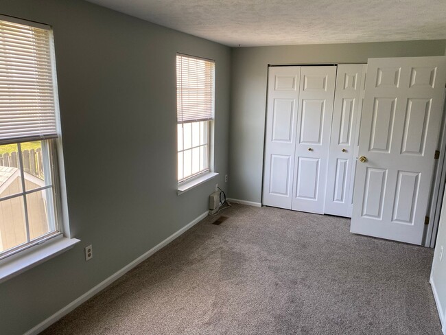 Building Photo - 1/2 OFF FIRST MONTH'S RENT West End Henric...