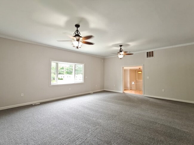 Building Photo - 252 Terry Ln