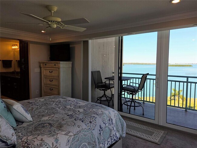 Building Photo - 1 Key Capri