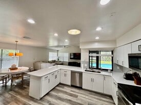 Building Photo - 325 Knotty Wood Ln