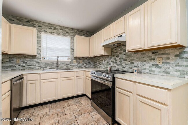 Building Photo - 3317 Cancun Dr E