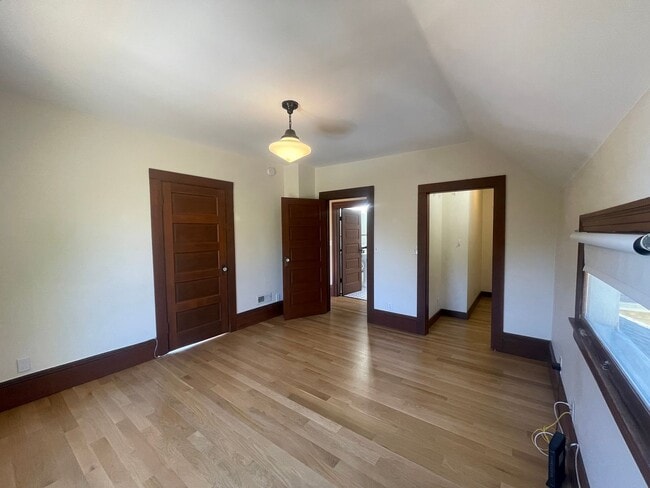 Building Photo - Charming 2 Bed / 1.5 Bath Victorian with G...
