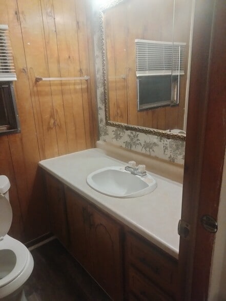 Building Photo - 443 Daybreak St