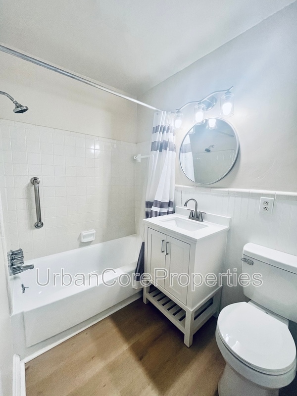 Building Photo - 115 7th Ave N