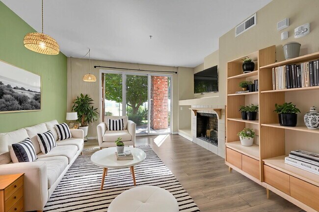 Building Photo - $1,595.00 - $500 OFF First Month Rent -  2 Bedrooms, 1 Bathroom, Condo in Longmont with Washer an...