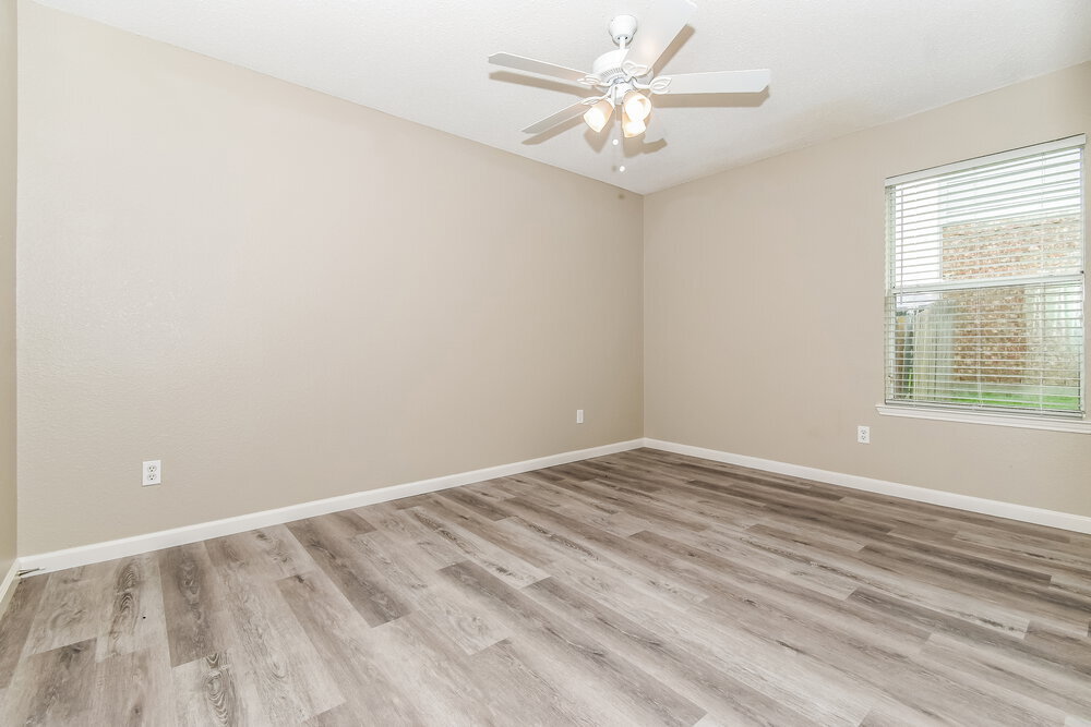 Building Photo - 2100 Aster Trail