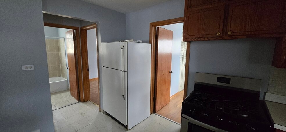 Kitchen Pic-02 - 5708 W Park Ave