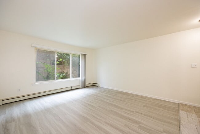 Building Photo - 22330 W Warren Ave