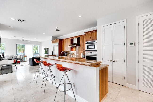 Building Photo - 1412 SE 2nd St