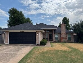 Building Photo - 4704 Stonegate Dr