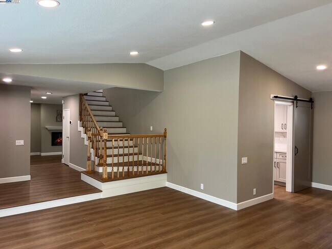 Building Photo - 4919 Mohr Ave