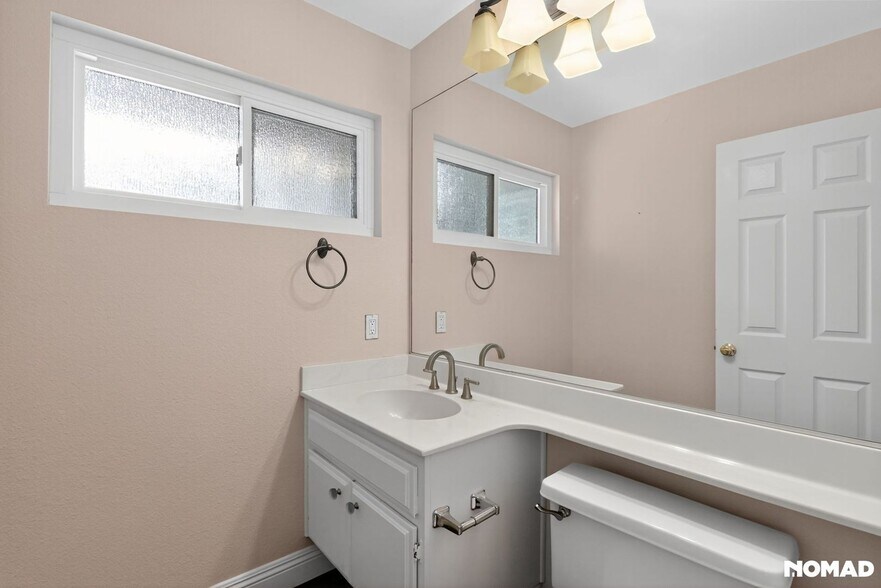 Building Photo - 15865 Lofty Trail Dr