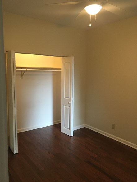 Building Photo - 3206 Woodbine Ave