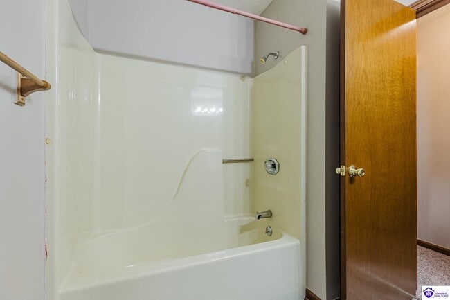 Building Photo - 1900 Clearview Dr