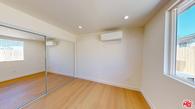 Building Photo - 6443 Satsuma Ave