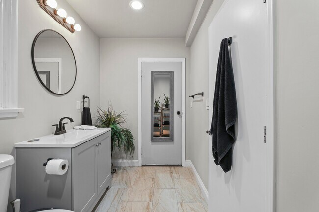 Bathroom - 610 E Fairview Blvd