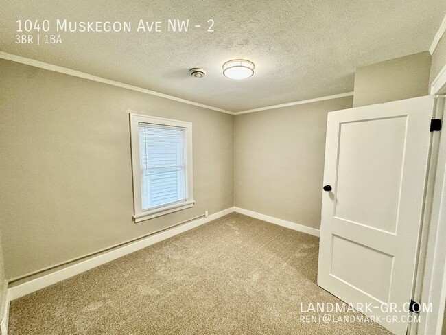 Building Photo - Updated 3-Bed, 1-Bath – First Month $1,050...