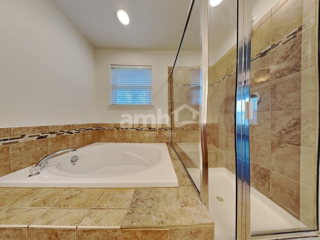 Building Photo - 7184 Kenyon Dr