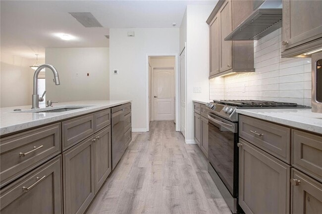 Building Photo - 8419 Whispering Woods Ct