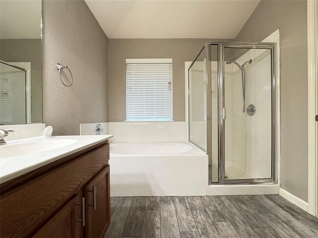 Building Photo - 1007 Barclay Dr