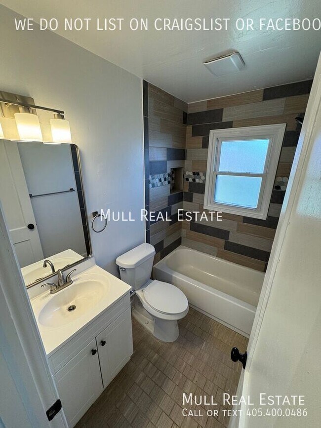 Building Photo - 1801 Oxford Way