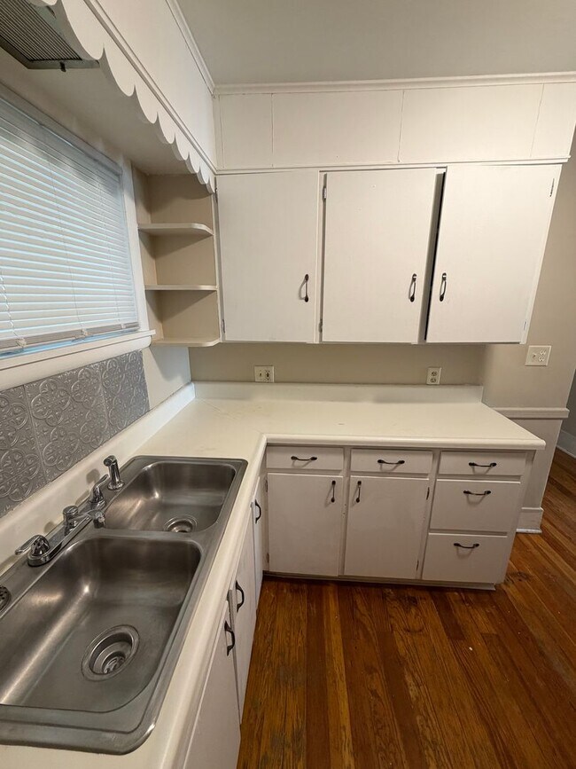 Building Photo - 1722 Coleman Ave