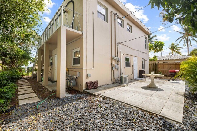Building Photo - 5411 N Flagler Dr