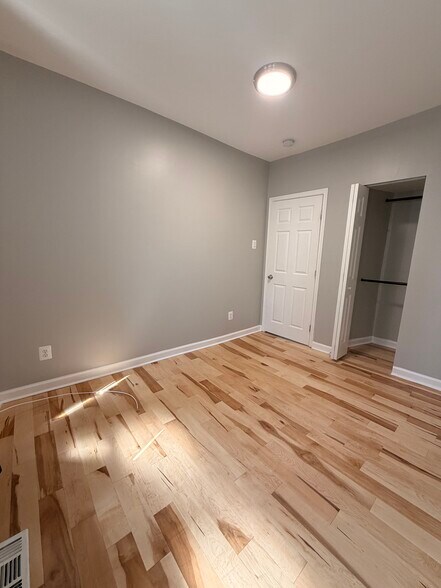 Building Photo - 740 Hobart Pl NW