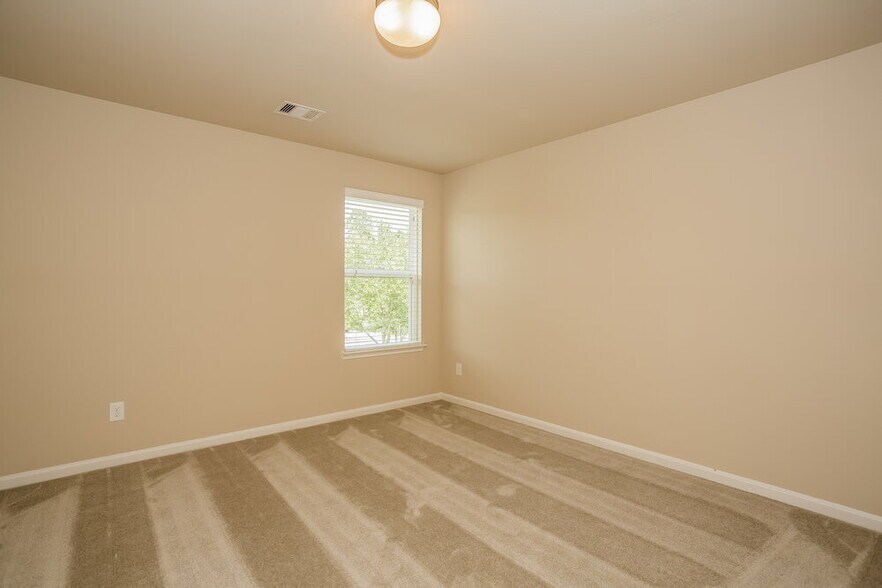 Building Photo - 15030 Silhouette Ridge Dr