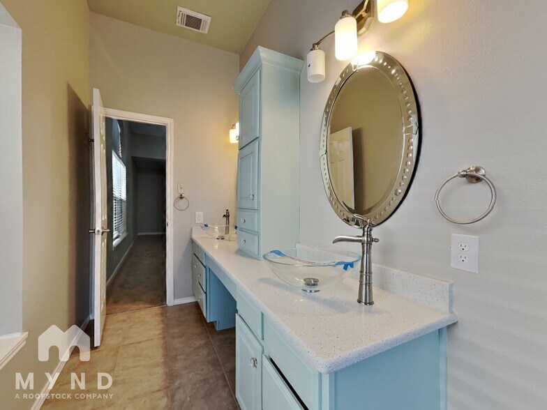 Building Photo - 3403 Shallow Grove