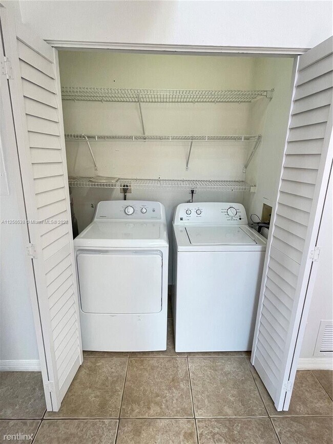 Building Photo - 3 br, 3 bath House - 5762 Fox Hollow Dr Apt C