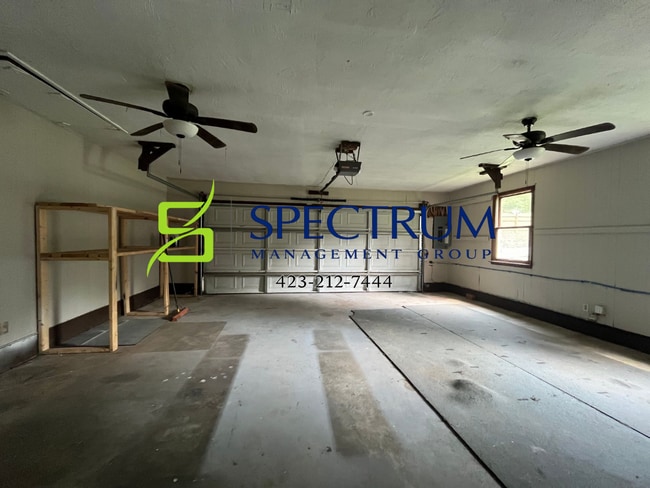 Building Photo - 723 White Oak Cir