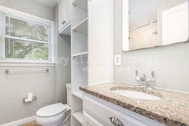 Building Photo - 2034 Arlington Terrace